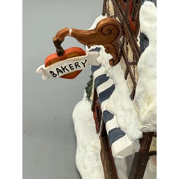 Hawthorne Village Berta Hummel Made With Love Bakery Lighted 2003 - Picture 5 of 9